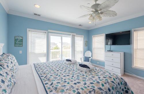 Waters Edge House | 103 WATERS EDGE ~ 3Bed/3Bath Townhouse~ Pool~Fishing Dock