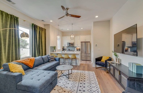 Germantown House | 10BR Group Escape, Garages, Rooftops by Hot Spots, Germantown Gem, 5 Mins to Nis