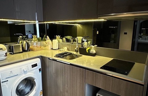 Sukhumvit Condo | 10min from Thonglor-Ekkamai Luxury1BR Condo with City Sky Pool view