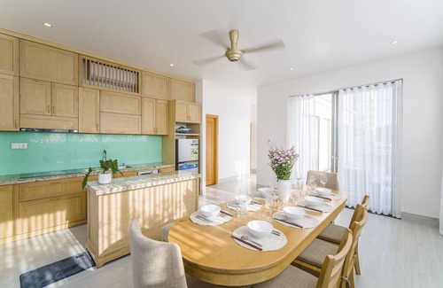 Cua Đai Villa | 10min to Old Town/Walk Beach/Hot Tub/Private Pool