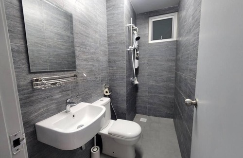 Shah Alam Apartment | 10pax Cinema Themehouse 3B2R with pool sauna atari games,wifi