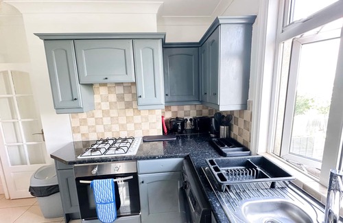 Brent House | 11 Guests - 6min Drive to the Wembley Stadium