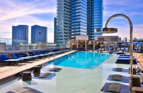 Las Vegas Strip Condo | 1150 · Stay together on the strip - 6 comfy beds w/view!