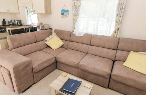 Felinfach Cottage | 116 WOODPECKER LODGE, pet friendly in Llanarth