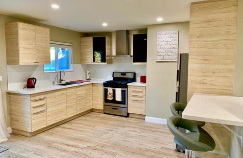 Granada Hills North House | 11640 Gothic Avenue