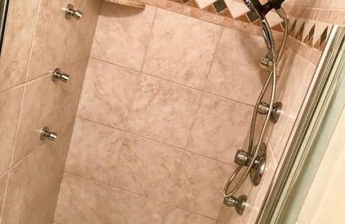 Granada Hills North House | 11640 Gothic Avenue