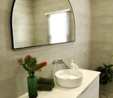 South Launceston House | 11Eardley - 2bedroom house - Free parking - 3 minutes from CBD