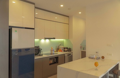 Xuan Tao Apartment | 120m2, 2-bedroom apart in Embassy Area, Lake view