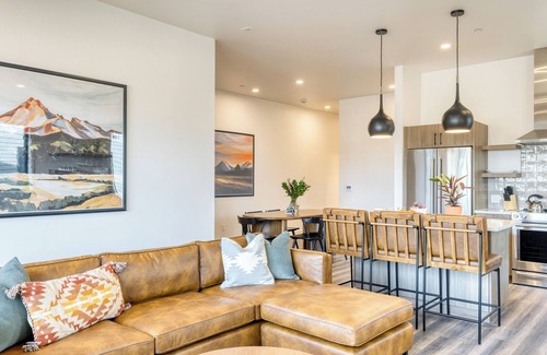 Bend House | 1216 Aerie #200 | Downtown Location + Private Hot Tub | Mins to Old Bend