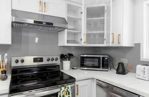 Wilburton House | 12815 Bellevue · 4b2b Newly Remodeled Home @Bellevue/close to Park