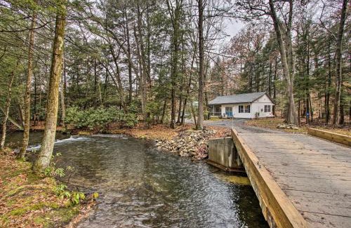 Saylorsburg House | 13 Mi to Camelback Ski! Creekside Lincoln Lodge