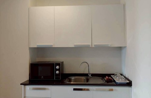 Chom Thong Hotel | 14 Living