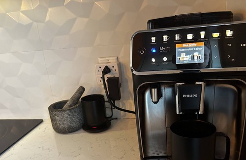 Carignan House | 15 min from dix-30, close to Montreal, quiet area with heated inground pool.