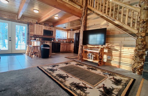 Island Park Cabin | 15 min to Yellowstone. Newly built in 2018 this cabin is meticulous . WIFI ÷ AC