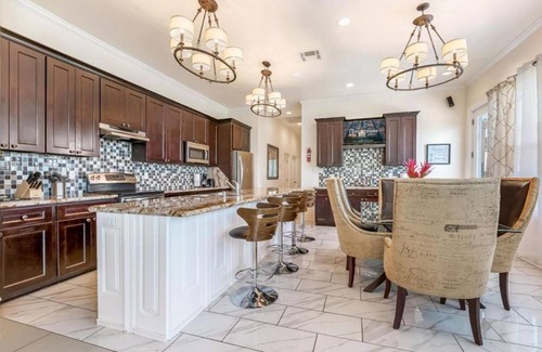 Faubourg Lafayette Condo | 15% OFF Monthly |10% OFF Weekly-Carondelet Street Modern Condos