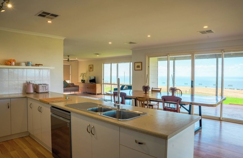 Dudley East House | 15% Off Weekly | Ocean-View | Penneshaw Lookout