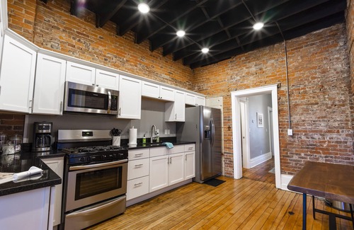 Downtown Dubuque House | 166 Bluff Street townhouse