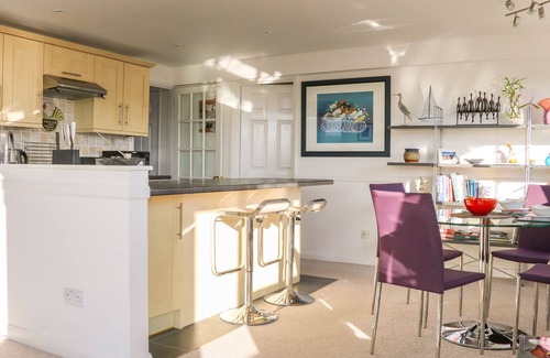 Rye Cottage | 17 THE BOATHOUSE, character holiday cottage, with a garden in Rye