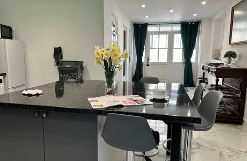 Le Dorat House | 1712Villacarre Holiday Gite