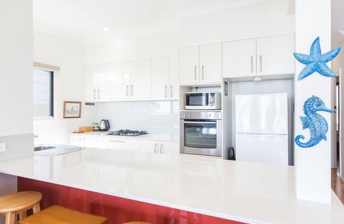 Forster House | 18 Cliff Road - Opposite One Mile Beach!