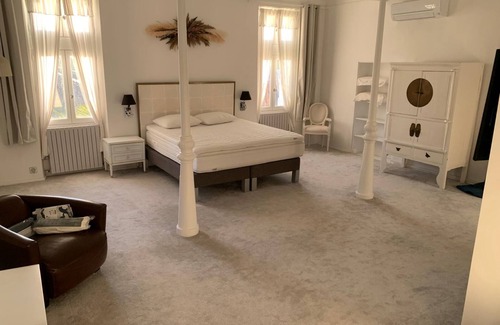 Cavaillon Other | 18th century castle with swimming pool