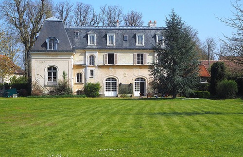 Le Mesnil-Saint-Denis House | 19th c. Manor in the Chevreuse Valley, 30km from Paris
