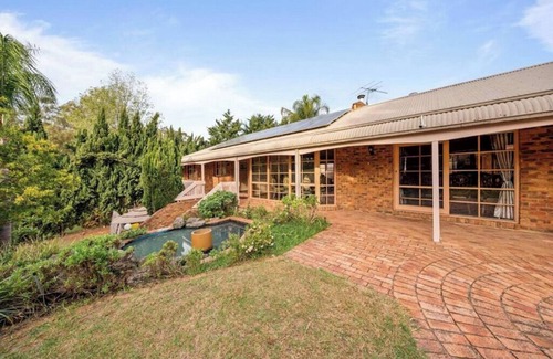 Warrandyte Villa | 1BD 1BTH Serene Retreat in Warrandyte with shared amenities and FREE parking