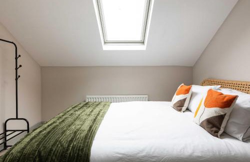 Bangor Apartment | 1BR-3BR Apartments in Bangor, Mins to Seafront & High St