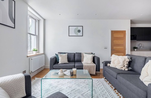 Queenhithe Apartment | 1BR by the Thames & Walk to St. Paul's