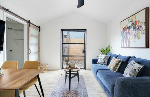 Montopolis House | 1BR Retreat - Private Patio and Huge Soaking Tub