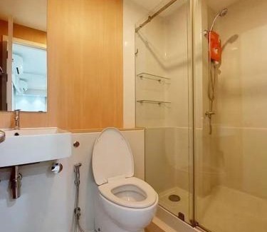 Thon Buri Apartment | 1BR Walk 1min to BTS 3min Mall Tapra WiFi 500MB