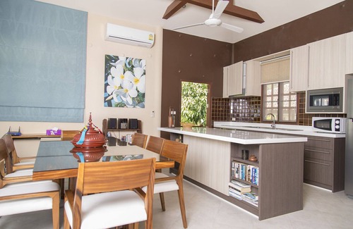 Thong Krut Villa | 1BRM Beachfront Villa with pool & garden