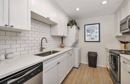 Demere Park Condo | 1st Floor Ocean Walk | Dog Friendly | Easy Walk to Village | Heated Community Pool!