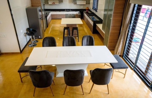 Narasapura Villa | 2.5 acres,5 luxury rooms,master suite with bathtub,pool,kids area ,Lawn.