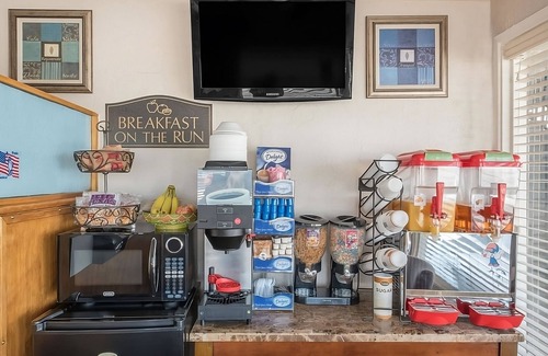 Pecos Hotel | 2 Affordable Accommodations in Pecos! A mile away from Memory Lane Car Museum!
