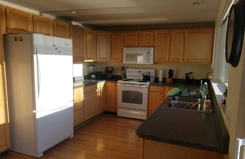 Ferndale House | 2 bdrm, Mt Baker, San Juans, WWU, Sea to Ski race, Canada, Golf, Refineries