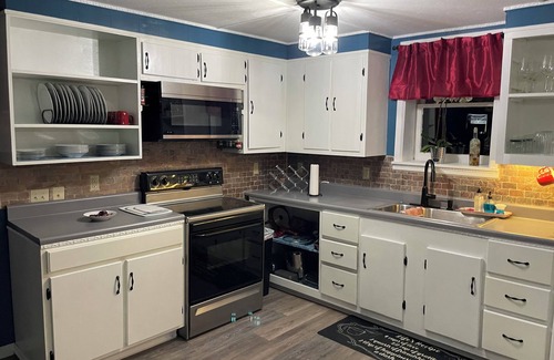 Dice Apartment | 2 bdrm, sleeps 7 apartment. Pet friendly. Pool onsite. Outdoor grill. Hazard, KY