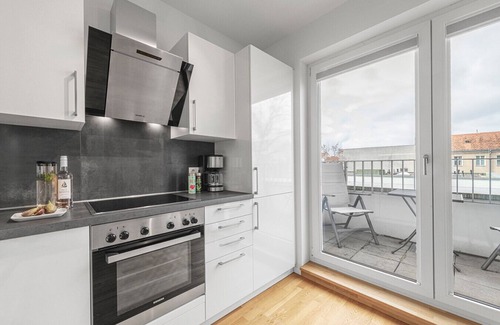 Gesundbrunnen Apartment | 2 Bedroom Apartment with Balcony