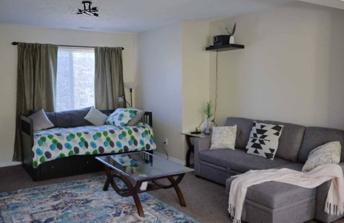 North Cowichan House | 2 Bed 1 bath guest suite