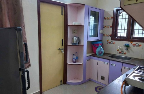 Valasaravakkam Apartment | 2 Bed, 2 Bath Aptmt with AC, water heater, TV, 24x7 Internet, Fridge, Gas Stove