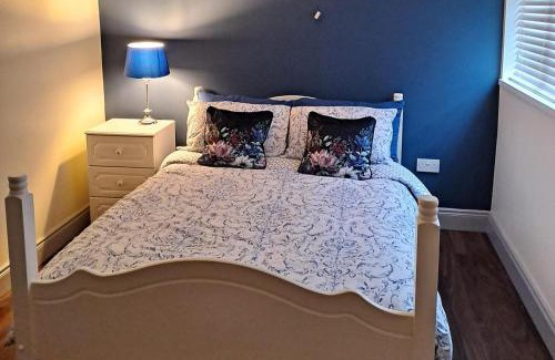 Kildangan Apartment | 2-Bed Apartment Sleeps 6 with Parking