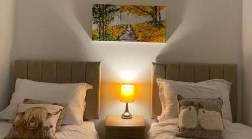 Cronberry House | 2-Bed Barn Hot Tub & Pet Friendly near Muirkirk