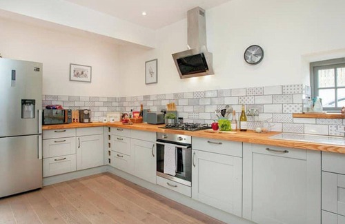 Honiton House | 2 Bed Cottage - Hot Tub, Garden, Parking