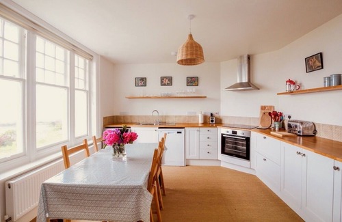 Saunton Apartment | 2 Bed First Floor Apartment minutes walk from Saunton Beach