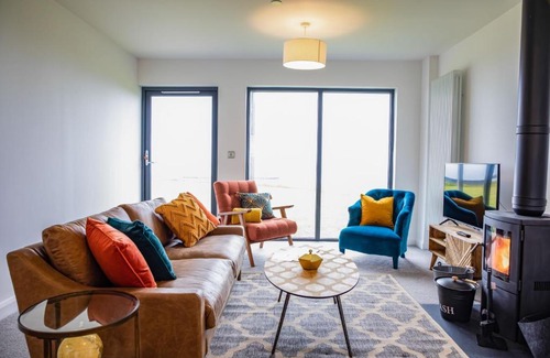 Pistyll House | 2 Bed Ground Floor Apartment - 3 Plas