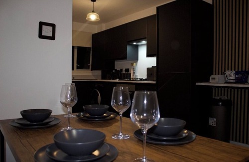 Mapperley House | 2 bed house free parking - discounts for contractors and long stays