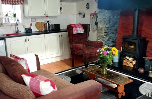 Tanygrisiau House | 2 Bed House - Sleeps 3 - Pets - Garden - Parking