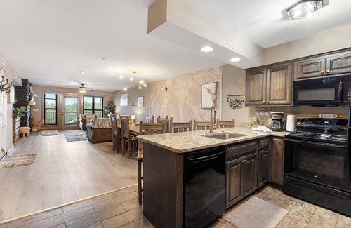 Indian Point Condo | 2 bed lake condo, Resort Amenities, Ticket & Golf Discounts, just 2 minutes to Silver Dollar City