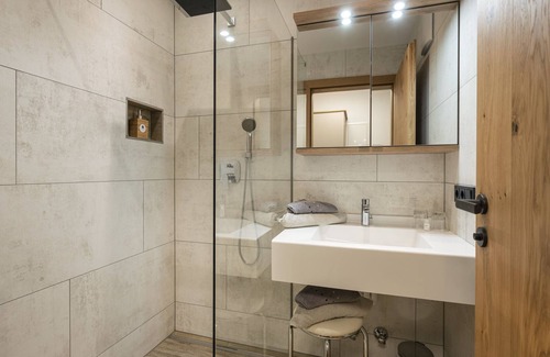 Alpendorf Apartment | 2 Bed Studio Superior Panorama