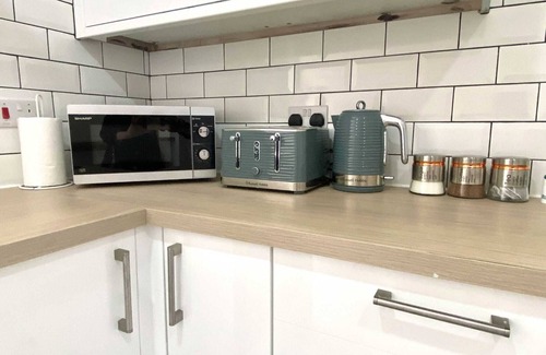 Aylesbury Apartment | 2 Bed Town Centre Free Park Wi-Fi Garden